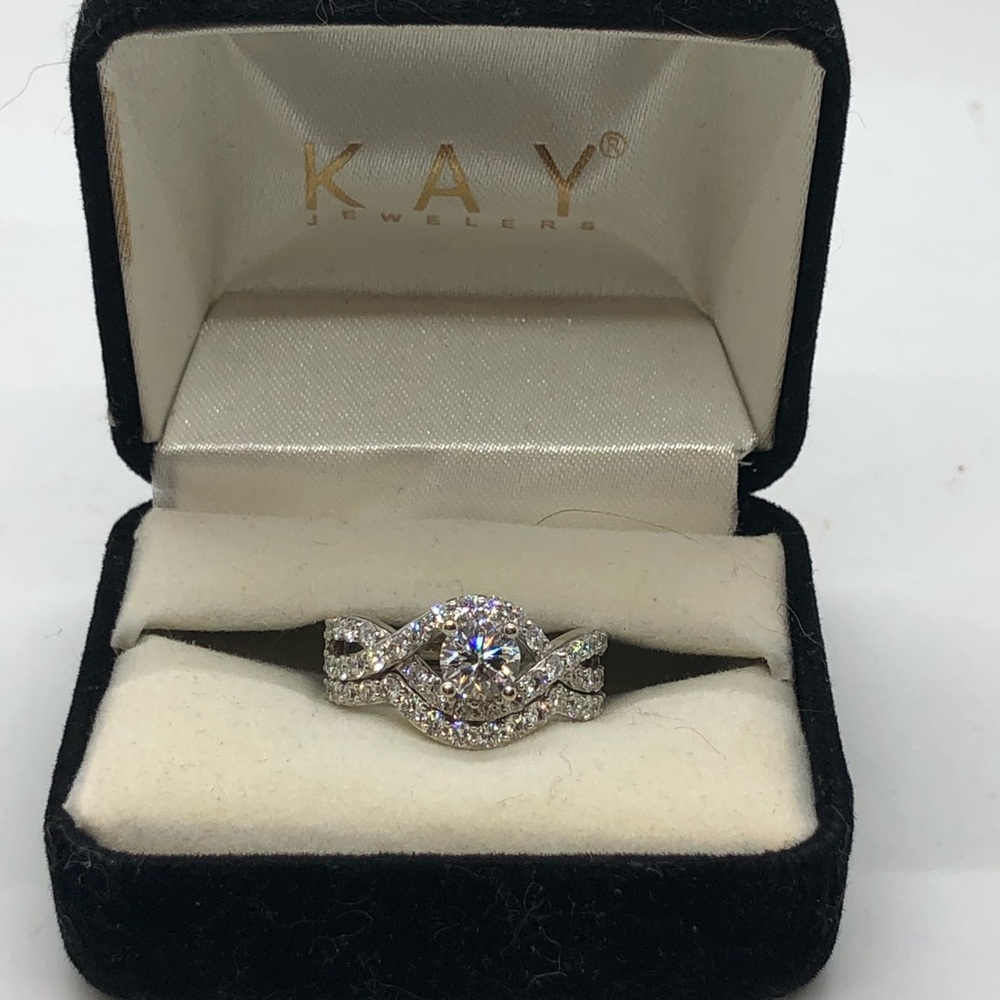 Leo Diamond bridal set
